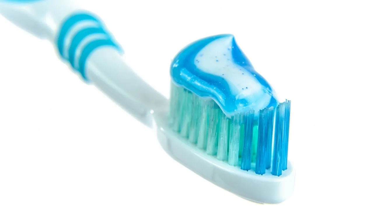 Toothbrush loaded with cleaning paste