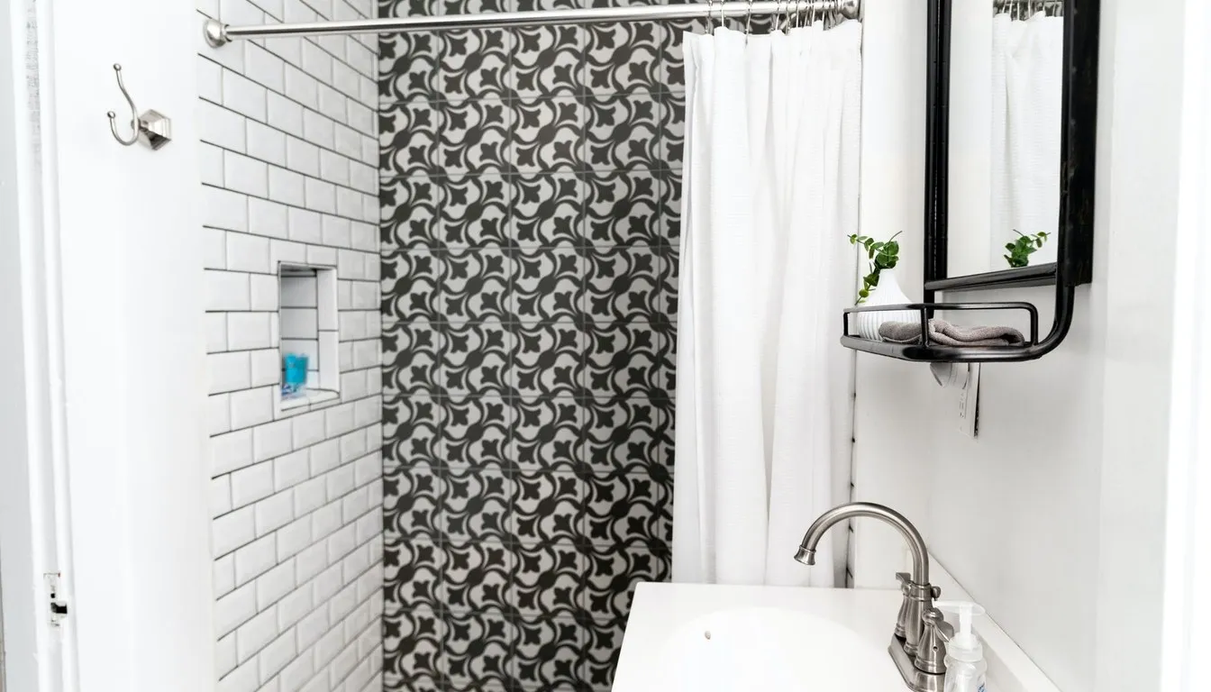 Bathroom with a patterned shower curtain